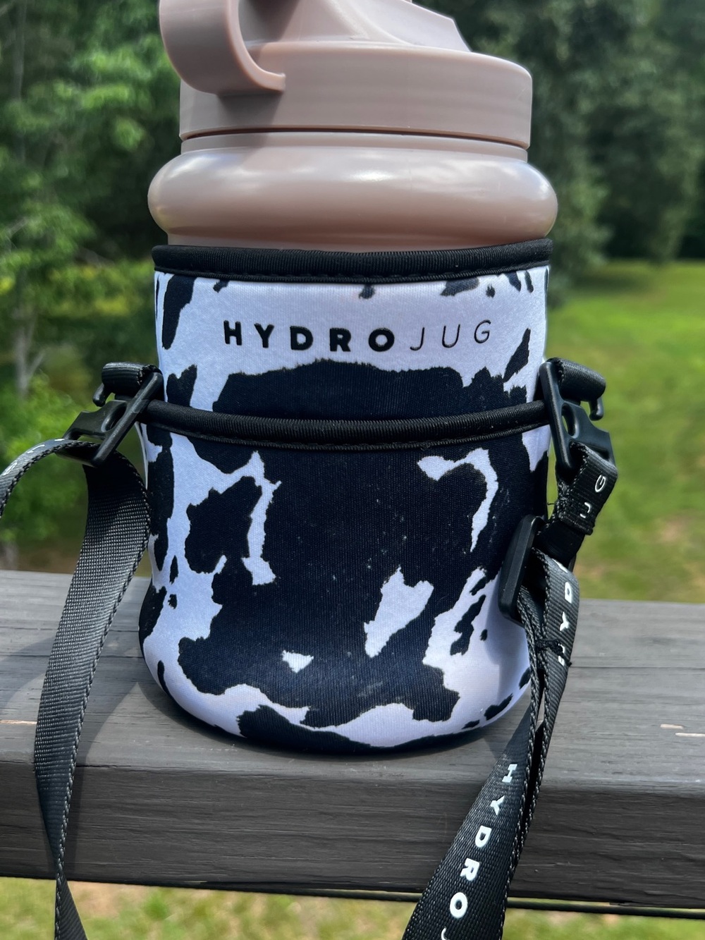 NEW HydroJug Mini 32 oz Water Bottle Cow Print Crossbody Carrier